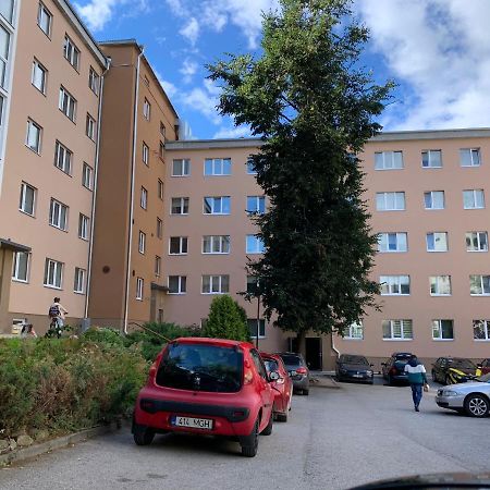 Riia 10, 2-Bedroom Apartment - 2 Big Beds 1 Extra Bed-Parking Free Tartu Exterior foto