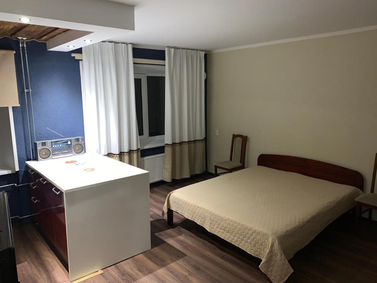 Riia 10, 2-Bedroom Apartment - 2 Big Beds 1 Extra Bed-Parking Free Tartu Exterior foto