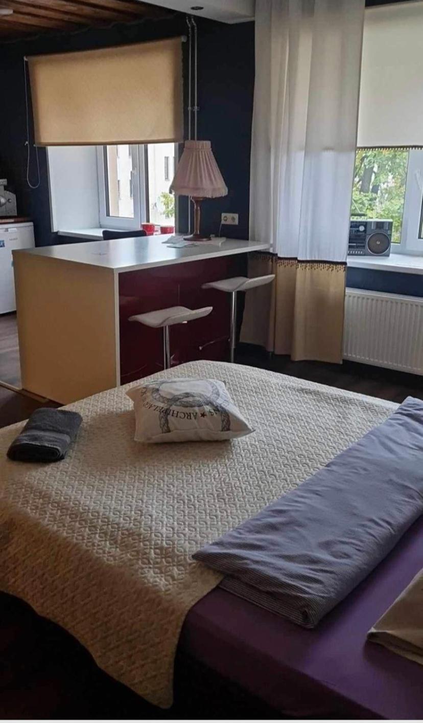 Riia 10, 2-Bedroom Apartment - 2 Big Beds 1 Extra Bed-Parking Free Tartu Exterior foto