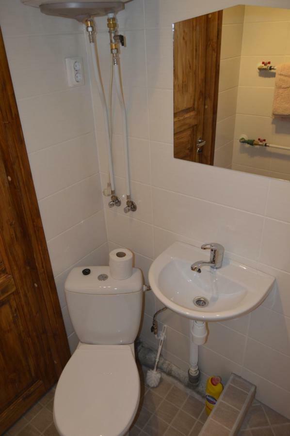 Riia 10, 2-Bedroom Apartment - 2 Big Beds 1 Extra Bed-Parking Free Tartu Exterior foto